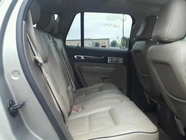 2LMDU68C48BJ39453 - 2008 LINCOLN MKX GRAY photo 6