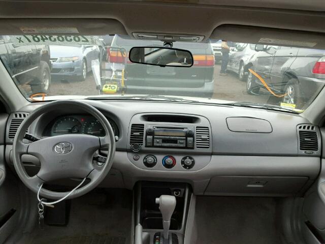 4T1BE32K23U716501 - 2003 TOYOTA CAMRY LE ვერცხლისფერი ფოტო 10