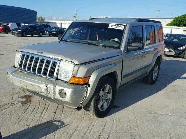 1J8HG48KX8C166668 - 2008 JEEP COMMANDER SILVER photo 2