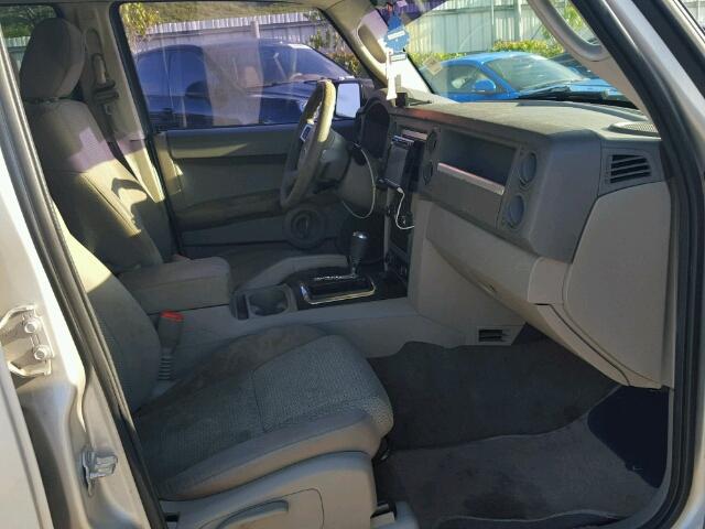 1J8HG48KX8C166668 - 2008 JEEP COMMANDER SILVER photo 5
