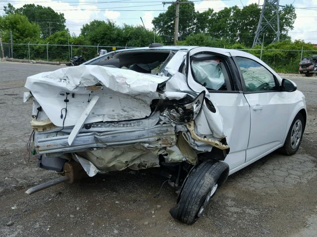 1G1JA5SH4F4173774 - 2015 CHEVROLET SONIC LS WHITE photo 4