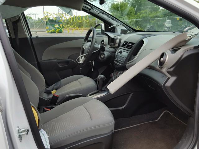 1G1JA5SH4F4173774 - 2015 CHEVROLET SONIC LS WHITE photo 5