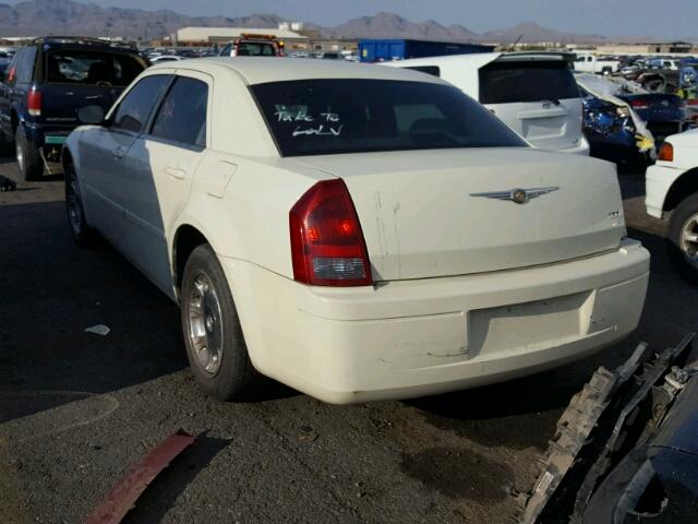 2C3JA43R75H619804 - 2005 CHRYSLER 300 CREAM photo 3