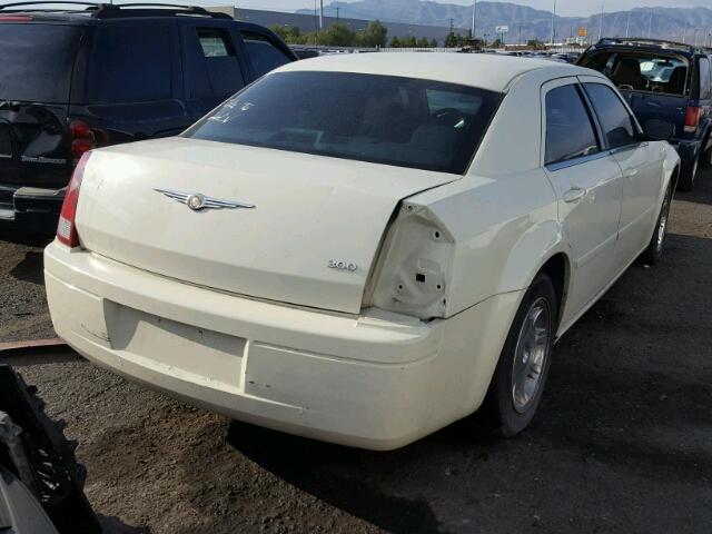 2C3JA43R75H619804 - 2005 CHRYSLER 300 CREAM photo 4