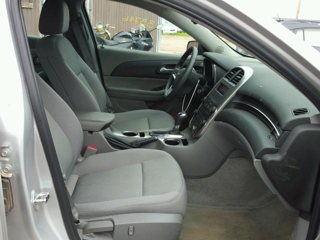 1G11B5SA3GF109831 - 2016 CHEVROLET MALIBU LIM 银色 照片 5