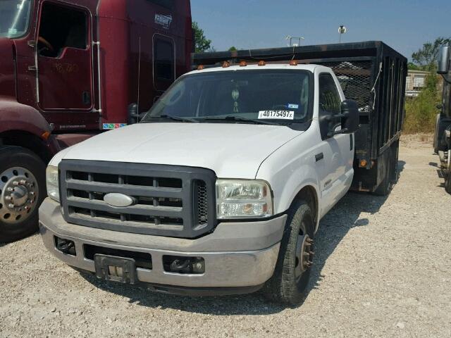 1FDWF36P25EB17986 - 2005 FORD F350 SUPER WHITE photo 2