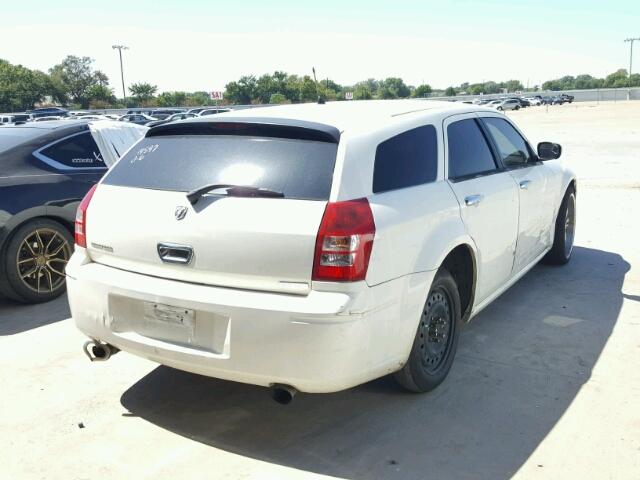 2D4FV47T48H116086 - 2008 DODGE MAGNUM WHITE photo 4