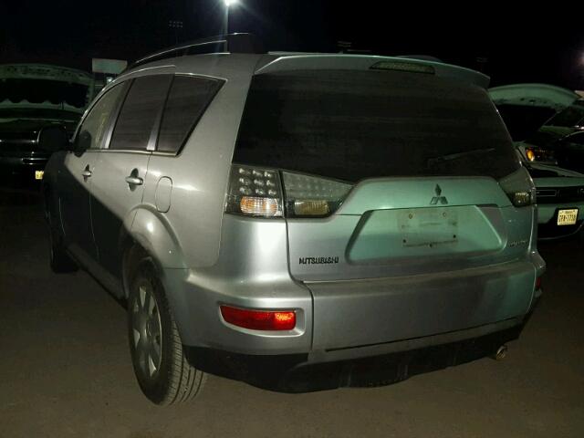 JA4AS2AW8BU018541 - 2011 MITSUBISHI OUTLANDER SILVER photo 3