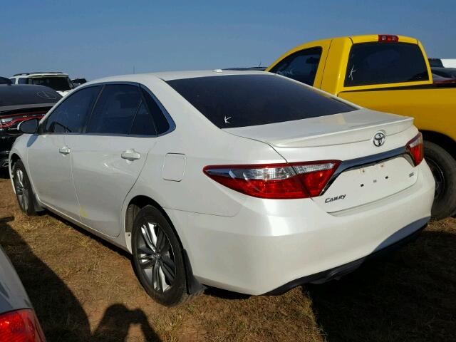 4T1BF1FK5FU049701 - 2015 TOYOTA CAMRY WHITE photo 3