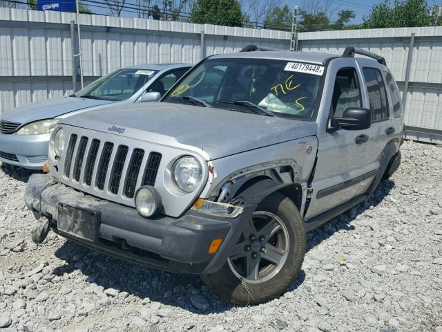 1J4GL38K86W219401 - 2006 JEEP LIBERTY RE SILVER photo 2