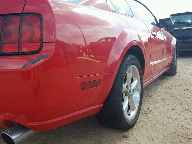 1ZVHT82H385125565 - 2008 FORD MUSTANG RED photo 9