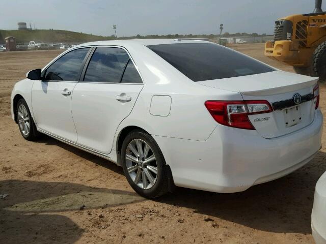 4T1BF1FKXEU795785 - 2014 TOYOTA CAMRY WHITE photo 3