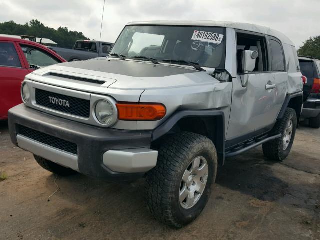 JTEBU11FX70075669 - 2007 TOYOTA FJ CRUISER SILVER photo 2