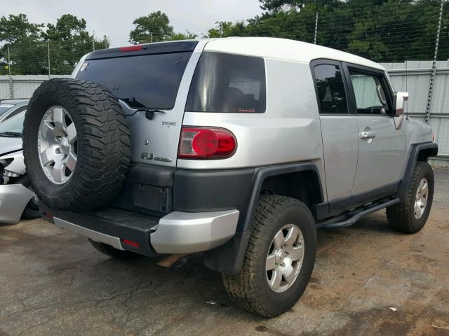 JTEBU11FX70075669 - 2007 TOYOTA FJ CRUISER SILVER photo 4