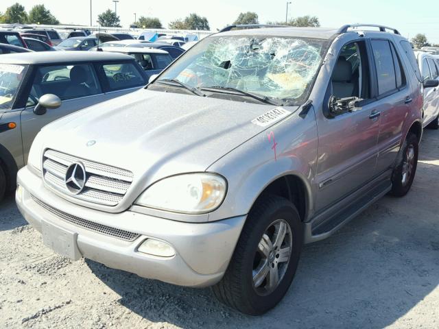 4JGAB57E55A547906 - 2005 MERCEDES-BENZ ML 350 SILVER photo 2