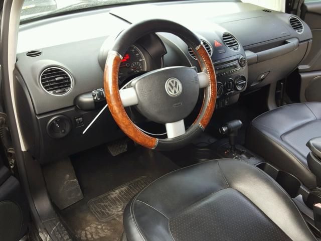 3VWPG3AG5AM015130 - 2010 VOLKSWAGEN NEW BEETLE 黑色 照片 9