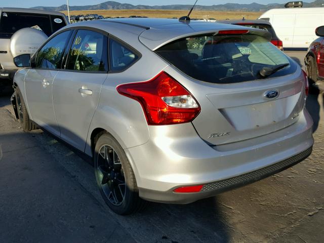 1FAHP3K27CL451160 - 2012 FORD FOCUS SE SILVER photo 3