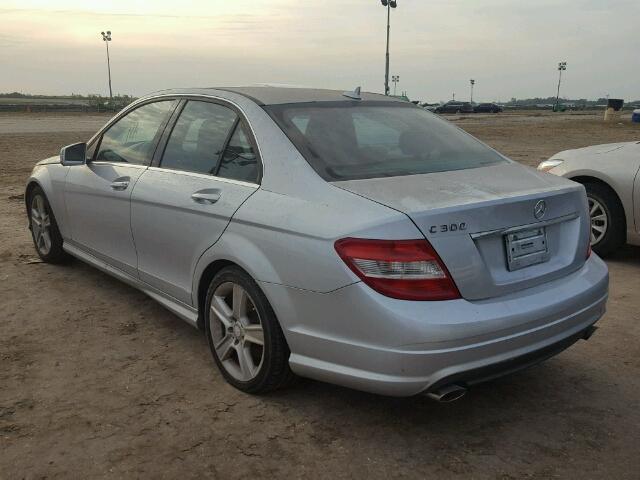 WDDGF5EB8BR139561 - 2011 MERCEDES-BENZ C300 SILVER photo 3