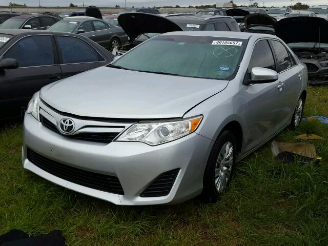 4T4BF1FK1ER352592 - 2014 TOYOTA CAMRY SILVER photo 2