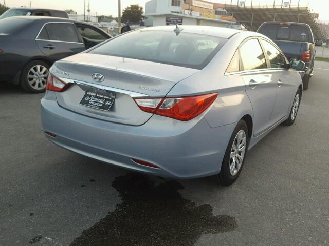 5NPEB4AC7CH346182 - 2012 HYUNDAI SONATA BLUE photo 4