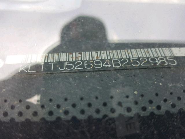 KL1TJ52694B252985 - 2004 CHEVROLET AVEO LS WHITE photo 10