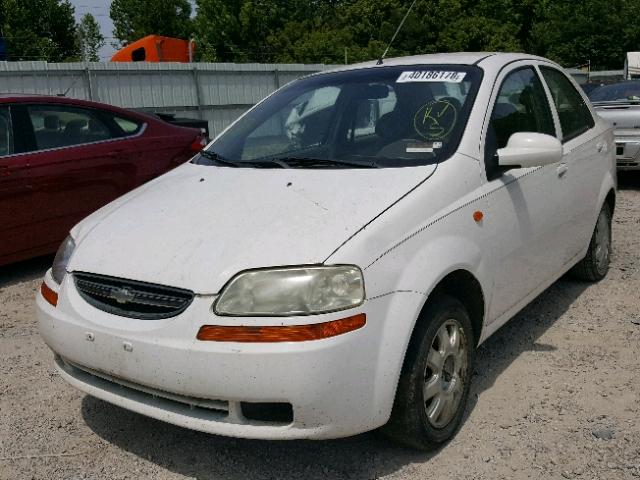 KL1TJ52694B252985 - 2004 CHEVROLET AVEO LS WHITE photo 2