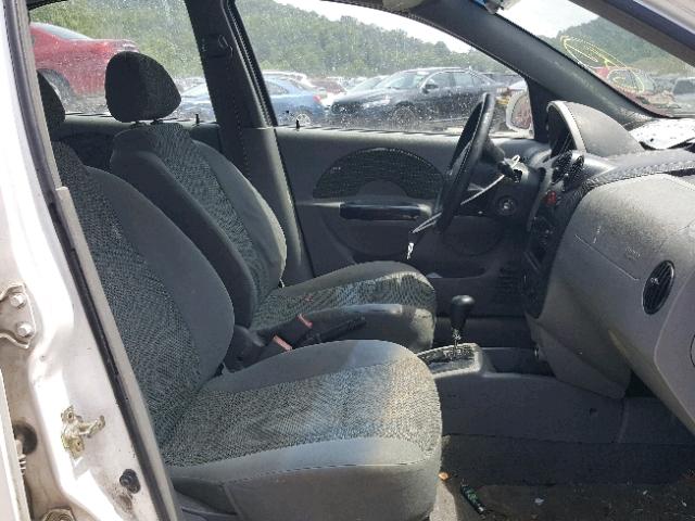 KL1TJ52694B252985 - 2004 CHEVROLET AVEO LS WHITE photo 5