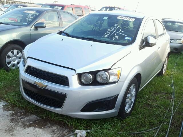 1G1JC5SH0F4127028 - 2015 CHEVROLET SONIC SILVER photo 2