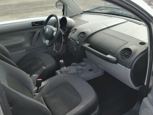 3VWCA21C7XM450909 - 1999 VOLKSWAGEN NEW BEETLE 银色 照片 5