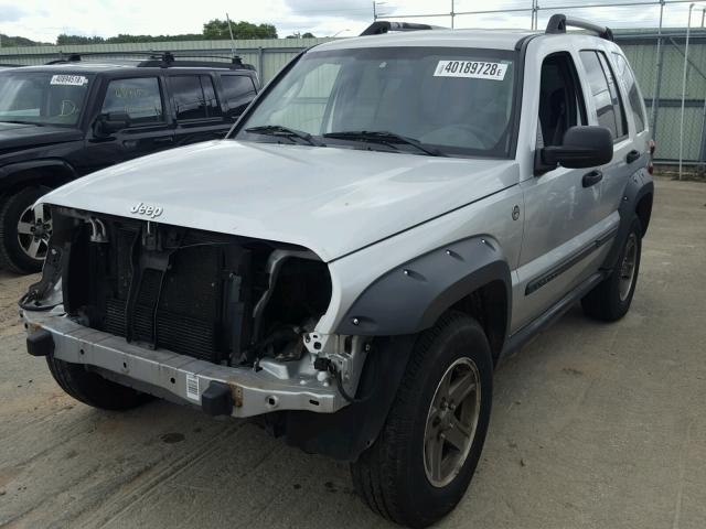 1J4GL38K05W726386 - 2005 JEEP LIBERTY RE SILVER photo 2