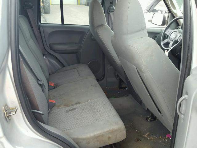 1J4GL38K05W726386 - 2005 JEEP LIBERTY RE SILVER photo 6