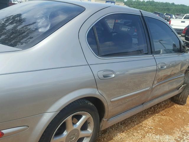 JN1CA31A11T311930 - 2001 NISSAN MAXIMA GXE SILVER photo 10