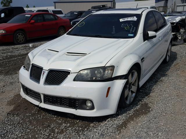 6G2EC57Y09L305085 - 2009 PONTIAC G8 GT WHITE photo 2