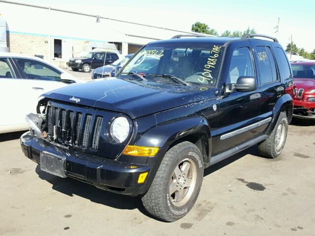 1J4GL38K85W642820 - 2005 JEEP LIBERTY RE BLACK photo 2