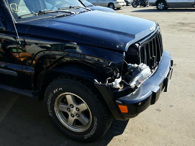 1J4GL38K85W642820 - 2005 JEEP LIBERTY RE BLACK photo 9