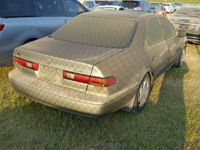 JT2BF22K1W0103205 - 1998 TOYOTA CAMRY GRAY photo 4