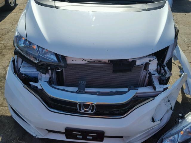 3HGGK5H48JM727559 - 2018 HONDA FIT LX WHITE photo 9