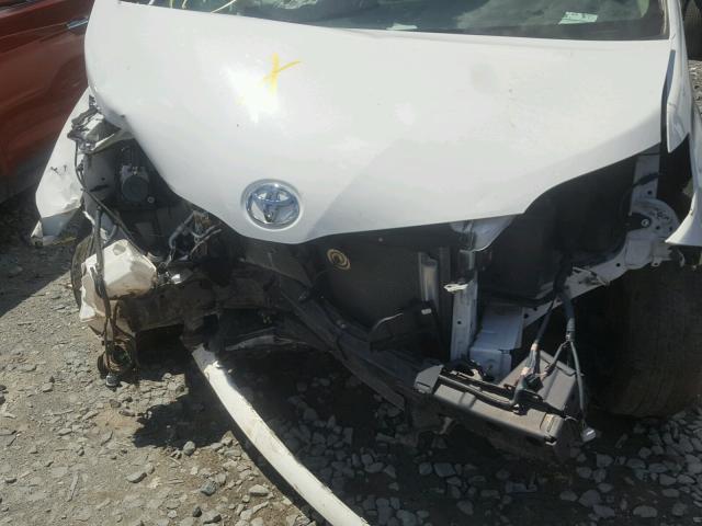 5TDZK3DC9FS633609 - 2015 TOYOTA SIENNA BAS WHITE photo 9