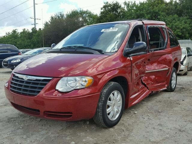 2A4GP54L26R915145 - 2006 CHRYSLER TOWN & COU RED photo 2