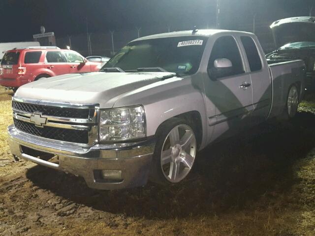 1GCSCSE03AZ282376 - 2010 CHEVROLET SILVERADO SILVER photo 2