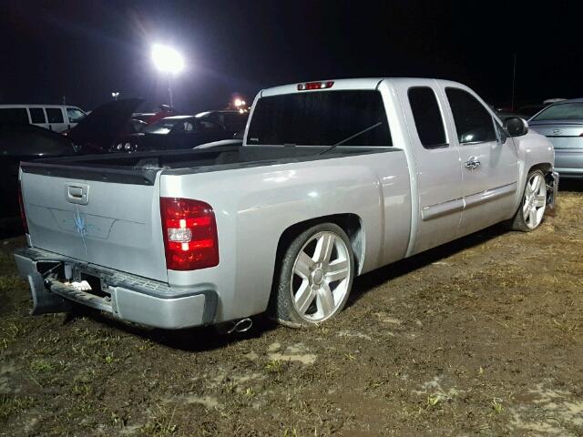 1GCSCSE03AZ282376 - 2010 CHEVROLET SILVERADO SILVER photo 4