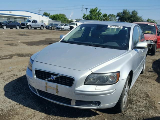 YV1MH682152075590 - 2005 VOLVO S40 T5 SILVER photo 2