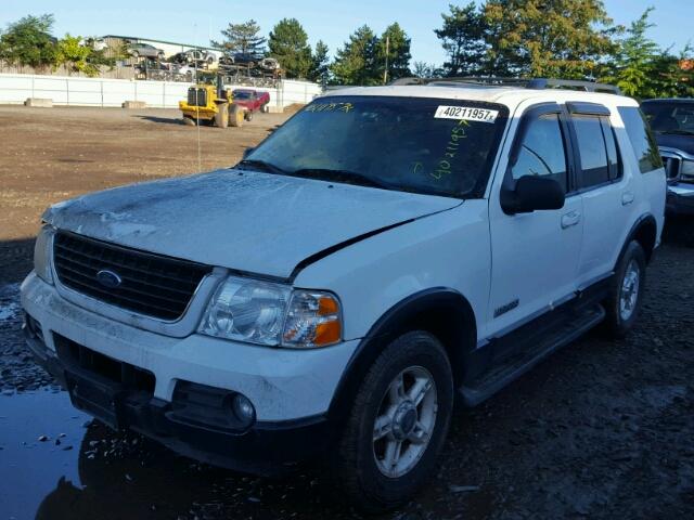 1FMDU74E72UB81867 - 2002 FORD EXPLORER WHITE photo 2