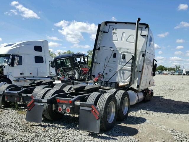 3AKJGLBGXHSHH0255 - 2017 FREIGHTLINER CASCADIA 1 WHITE photo 4