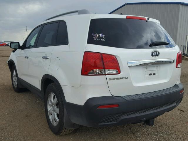 5XYKT4A28CG250270 - 2012 KIA SORENTO BA WHITE photo 3