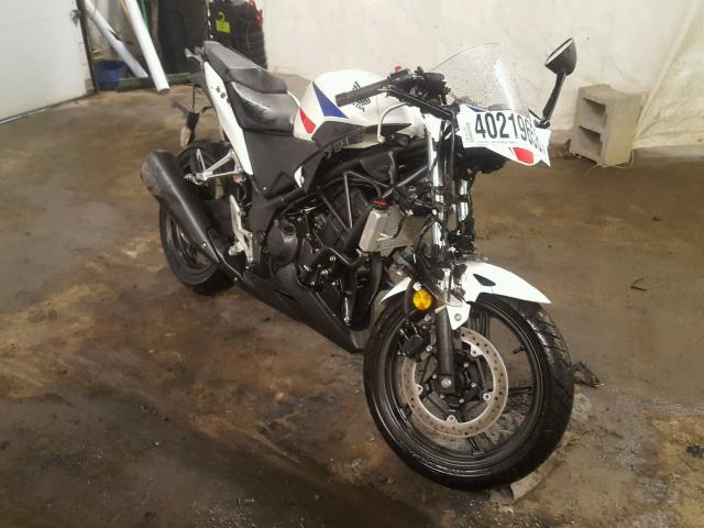 MLHMC4105D5300637 - 2013 HONDA CBR250 R WHITE photo 1