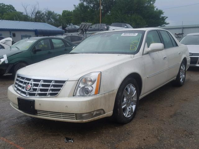 1G6KP5ES9BU134841 - 2011 CADILLAC DTS PLATIN CREAM photo 2