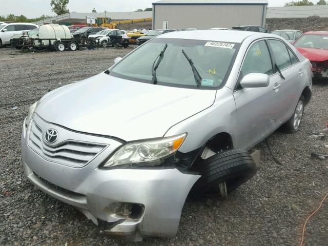 4T1BF3EK4BU645387 - 2011 TOYOTA CAMRY BASE SILVER photo 2