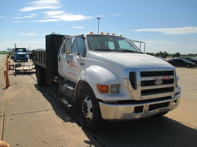 3FRNW65F27V475819 - 2007 FORD F650 SUPER WHITE photo 4