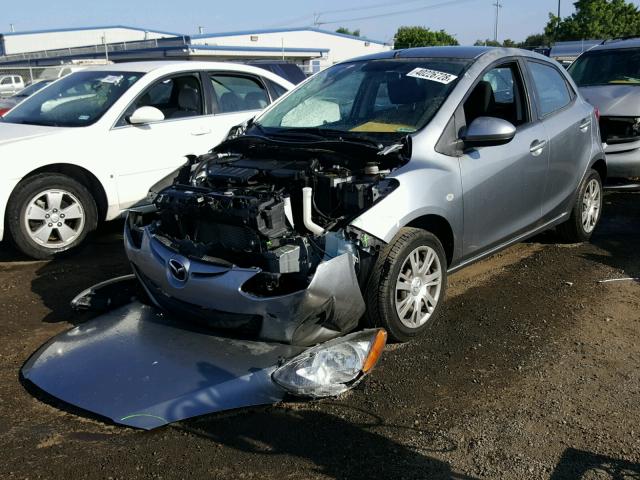 JM1DE1KZ4E0173211 - 2014 MAZDA MAZDA2 SPO SILVER photo 2